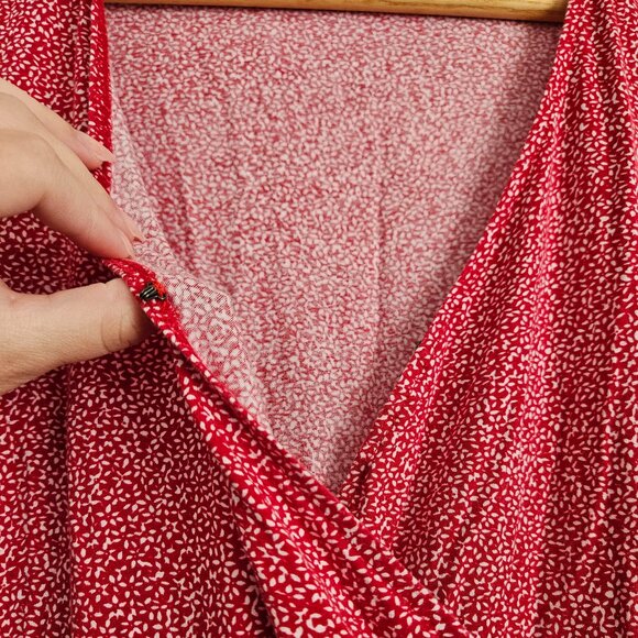 Hollister California - Size M - Made in Turkey - Red & White Floral Dress - Picture 6 of 12